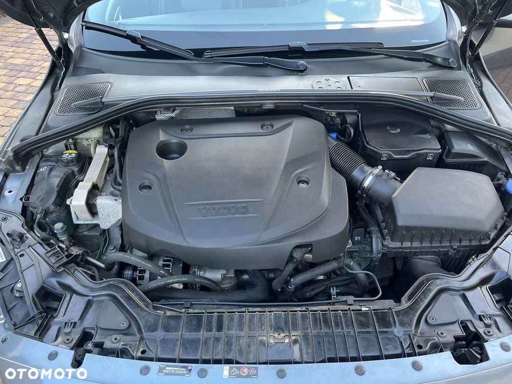 Volvo V60 D4 R-Design - 12
