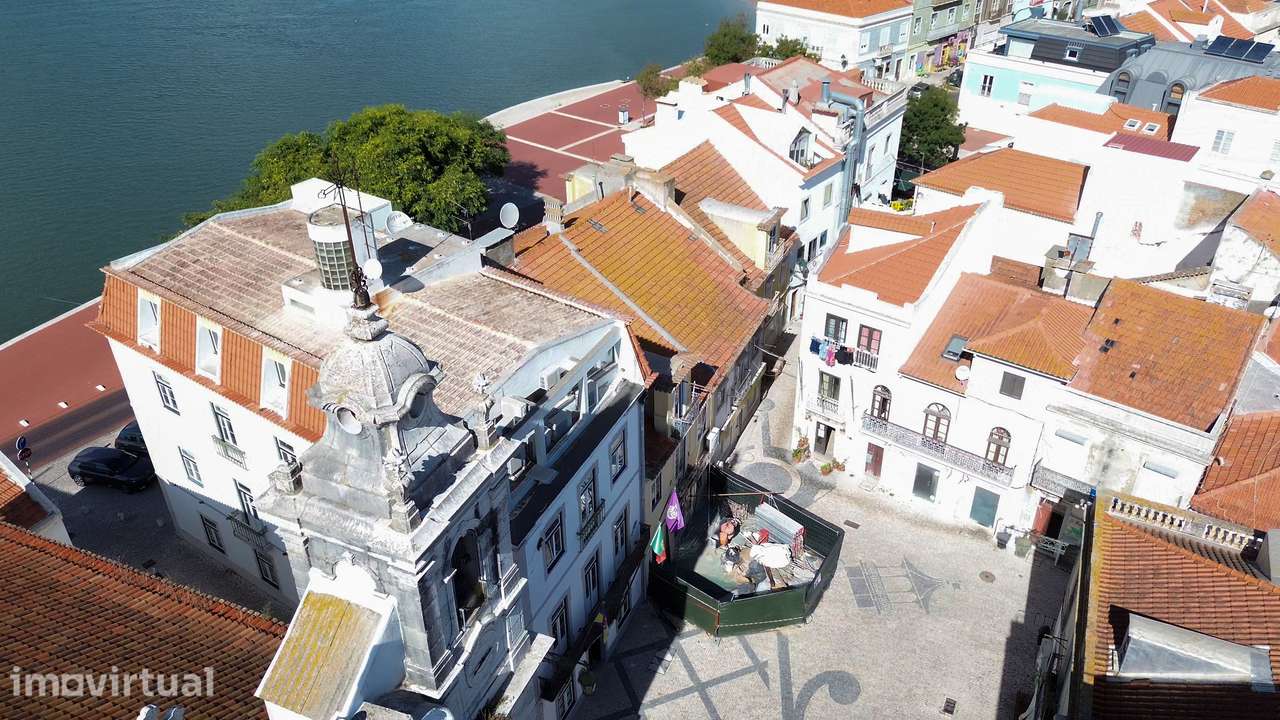 Prédio para recuperação na Zona histórica do Seixal, junto à zona ribe - Grande imagem: 3/18