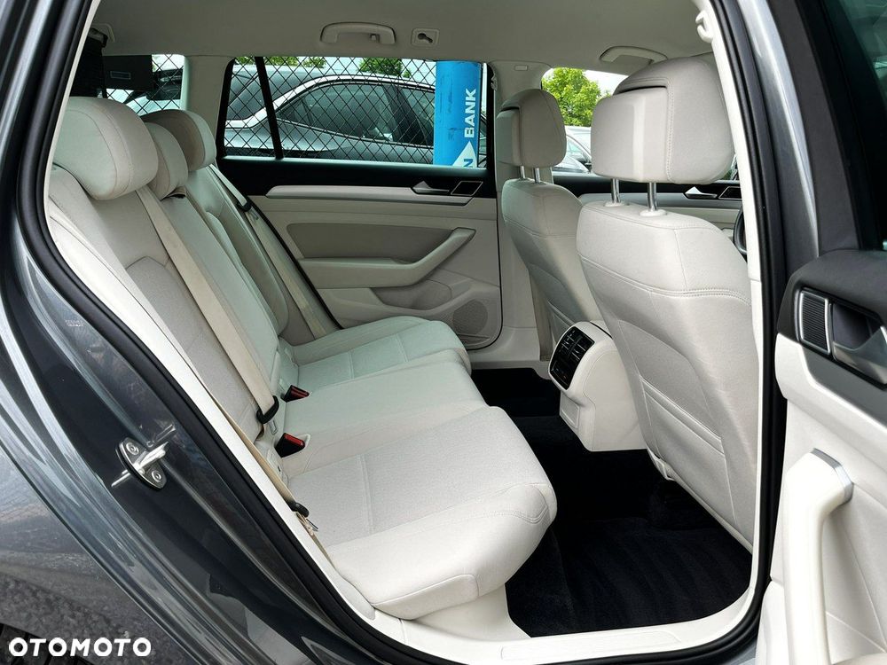 Volkswagen Passat - 36