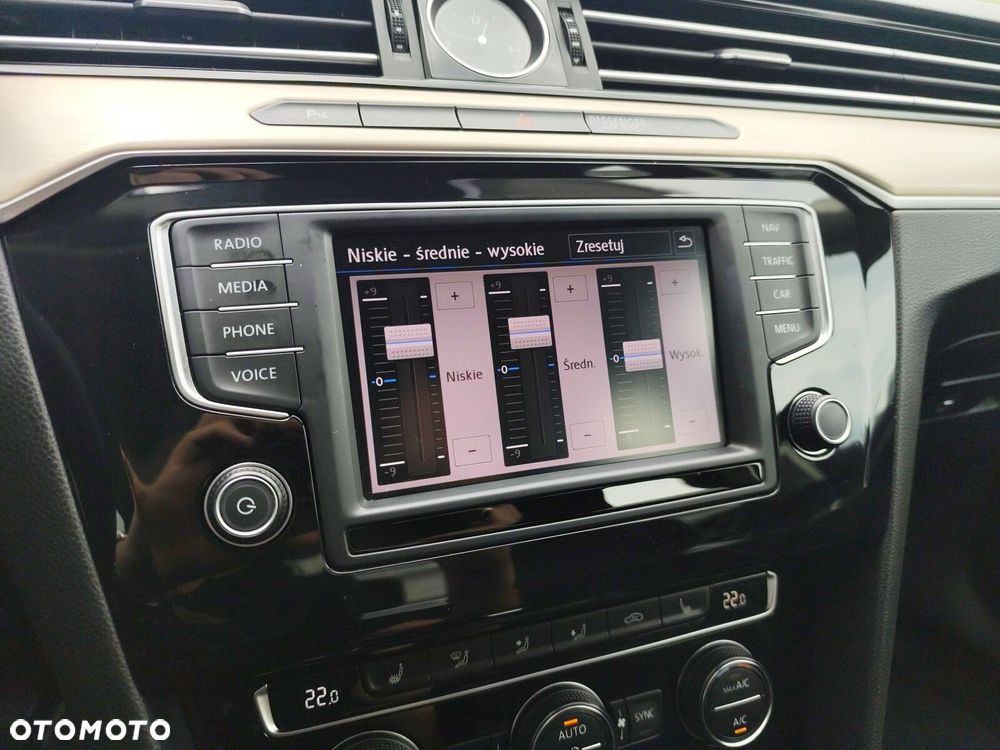 Volkswagen Passat - 33
