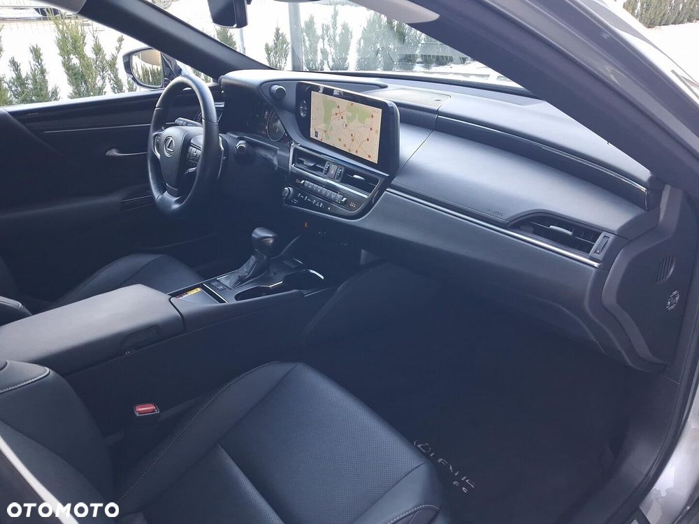 Lexus ES 300h Business Edition - 13