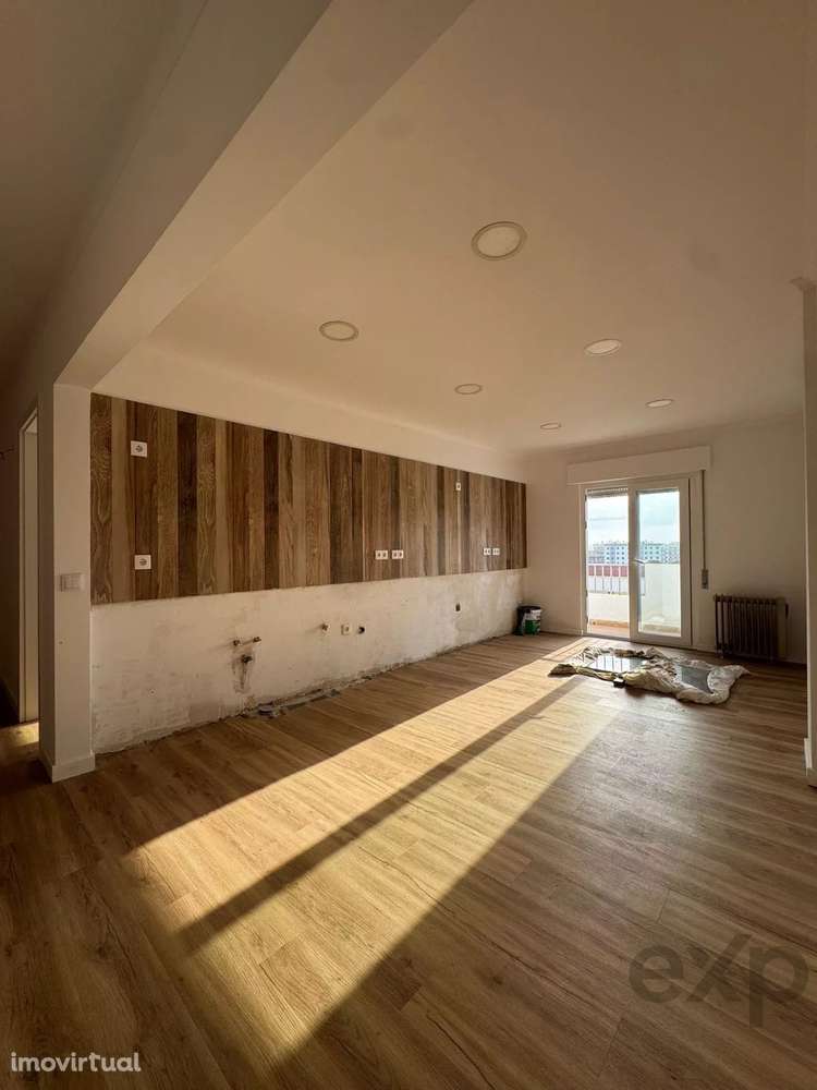 T2 Renovado com Varandas e Excelente Luminosidade – Zona Central de Ol - Grande imagem: 2/18