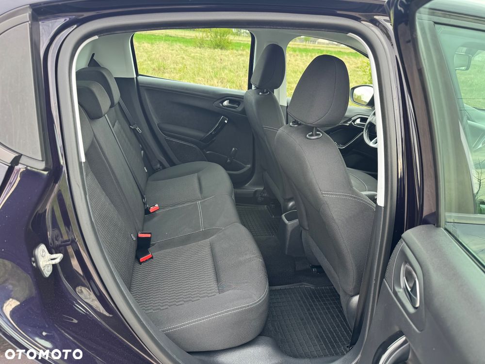 Peugeot 208 - 10