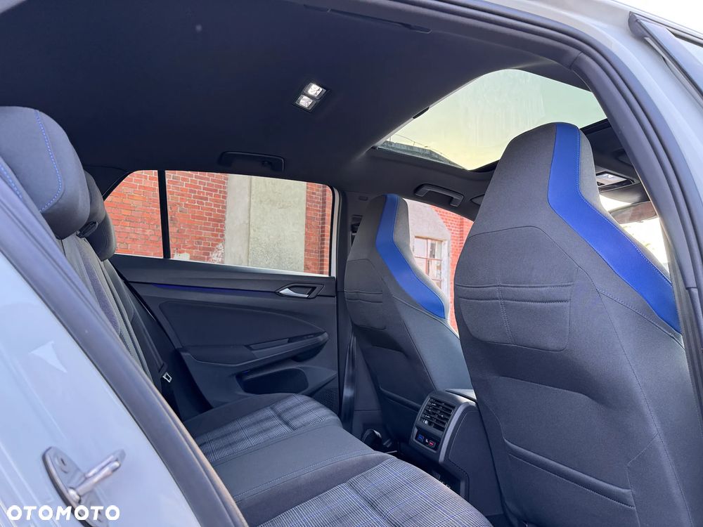 Volkswagen Golf ver-viii-1-4-tsi-plug--in-hybrid-style-dsg - 25