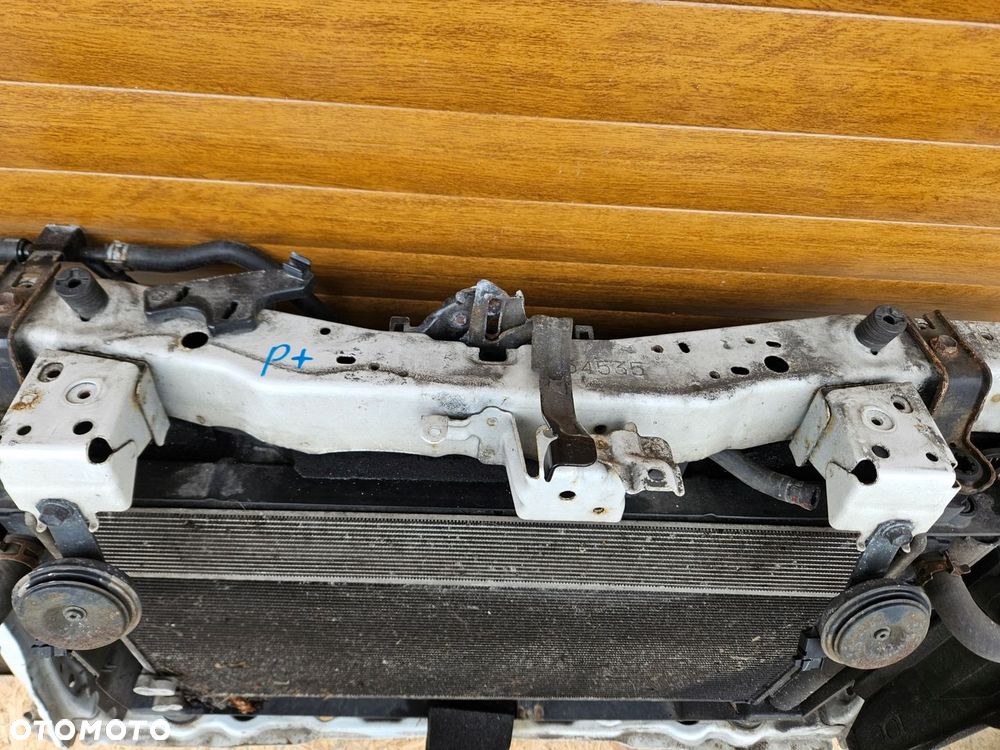 Toyota PRIUS PLUS pas przedni chłodnice komplet 040 - 9