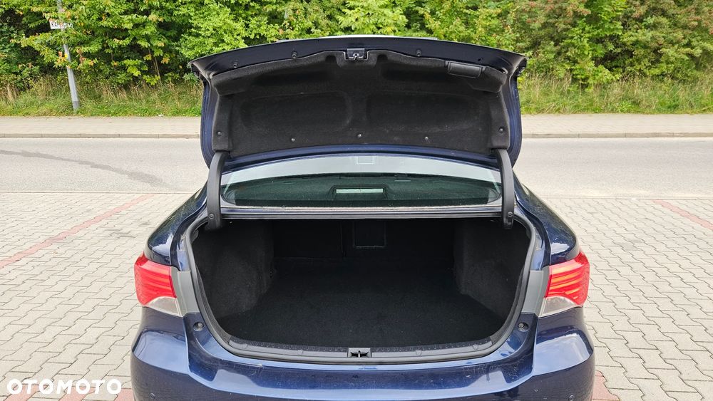 Toyota Avensis - 20
