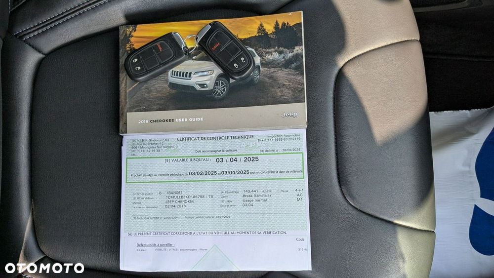 Jeep Cherokee - 23