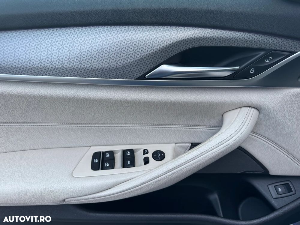 BMW Seria 5 520d xDrive AT - 18