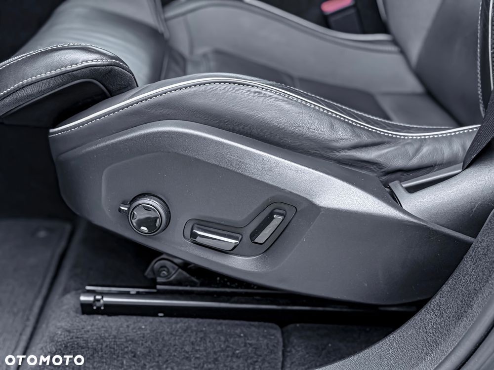 Volvo XC 60 B4 D Ultimate Dark - 29