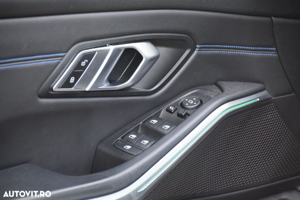 BMW Seria 3 330i AT - 7