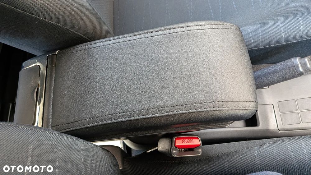 Toyota Yaris 1.3 - 13