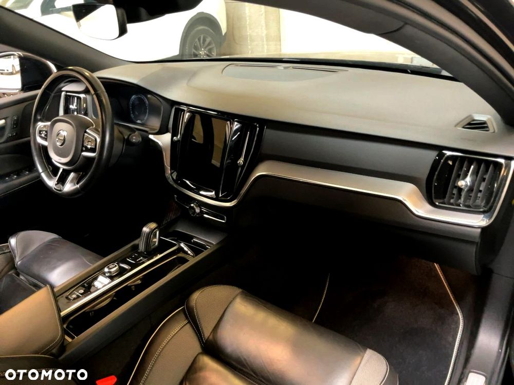Volvo V60 B4 D R-Design - 9