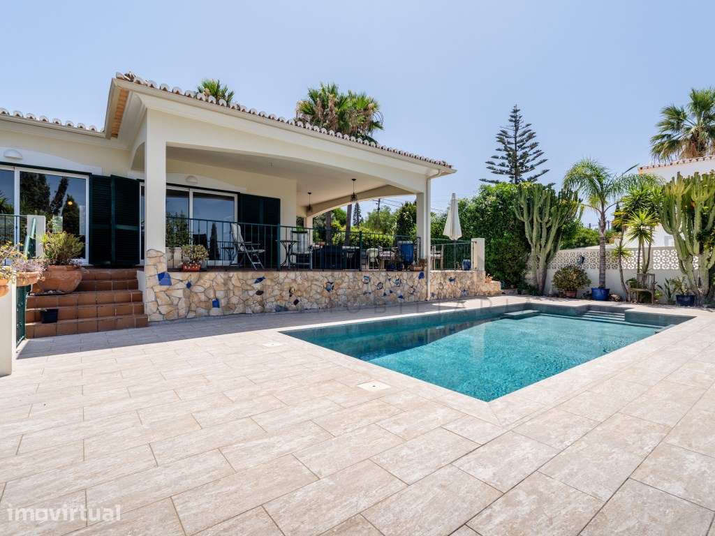 Moradia T3 Renovada com Piscina e Jardins Privados, a Dois Passos d... - Grande imagem: 2/47