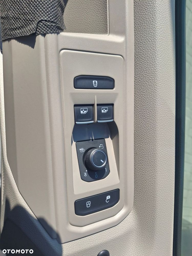 Volkswagen Multivan - 25