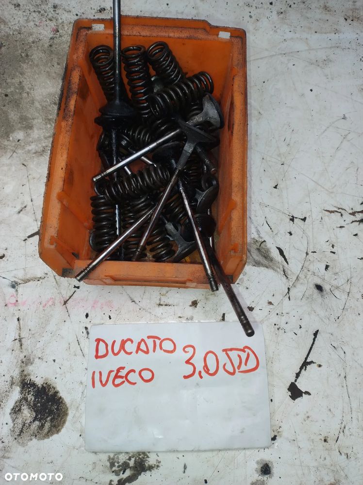 IVECO FIAT DUCATO 3,0 JTD HPI sprężyna zawór ssący wydechowy - 1