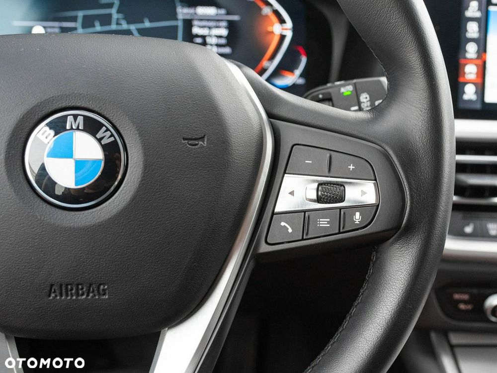 BMW Seria 3 318i - 15