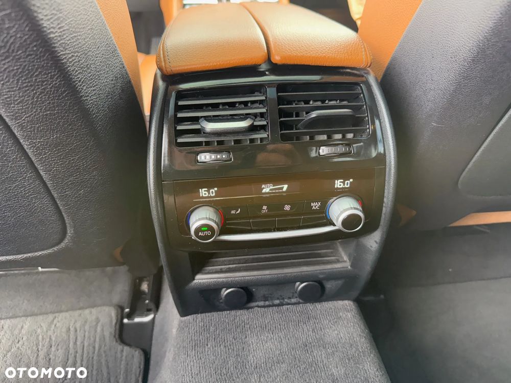 BMW Seria 5 520d xDrive Luxury Line sport - 23