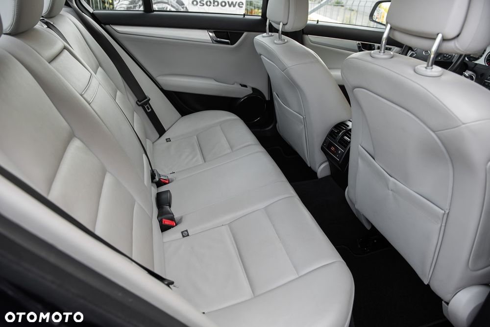 Mercedes-Benz Klasa C 350 CDI DPF 4Matic 7G-TRONIC Avantgarde - 27