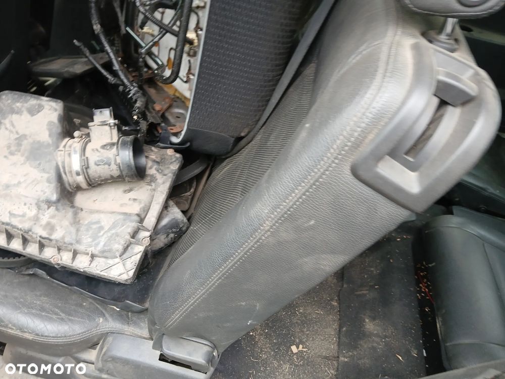 OPEL ZAFIRA B Z168  fotel fotele kanapa deska kokpit podsufitka boczek boczki klamka podłokietnik - 8