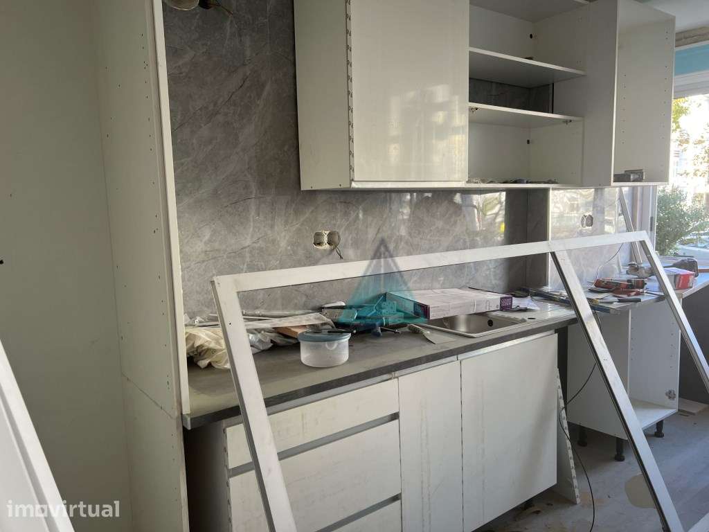 Apartamento T2 - 1º andar - Arrecadação à Venda em Oeiras remodelaç... - Grande imagem: 2/19