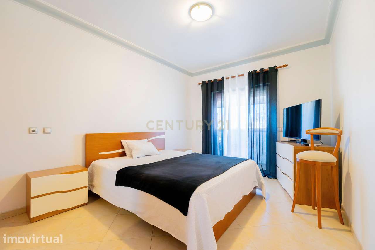 Apartamento T2 com garagem e elevador no centro de Quarteira - Grande imagem: 5/22