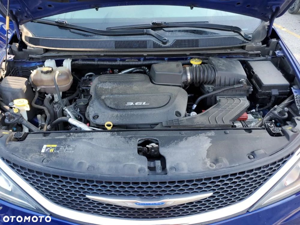 Chrysler Pacifica - 12