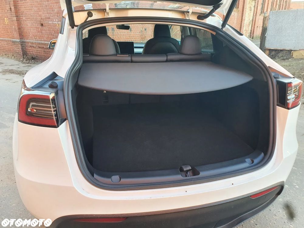 Tesla Model Y Long Range RWD - 16
