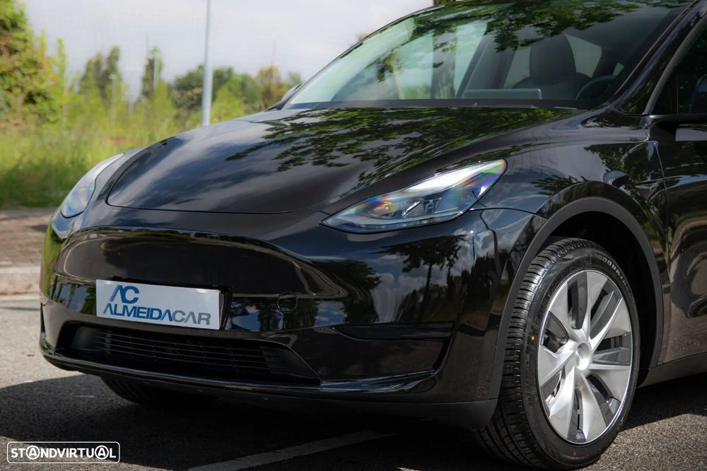 Tesla Model Y - 23