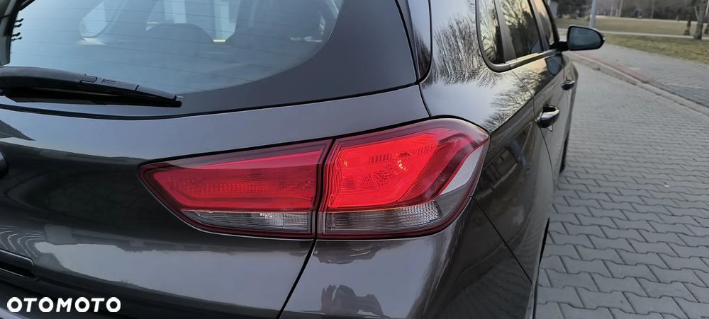 Hyundai i30 blue Kombi 1.6 CRDi Passion - 21