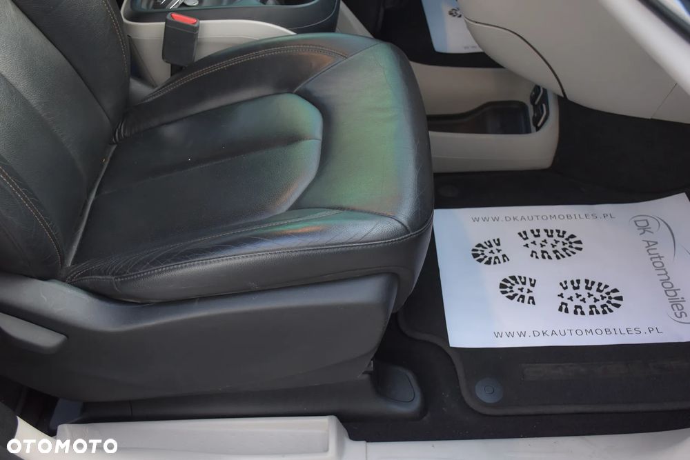 Chrysler Pacifica - 26