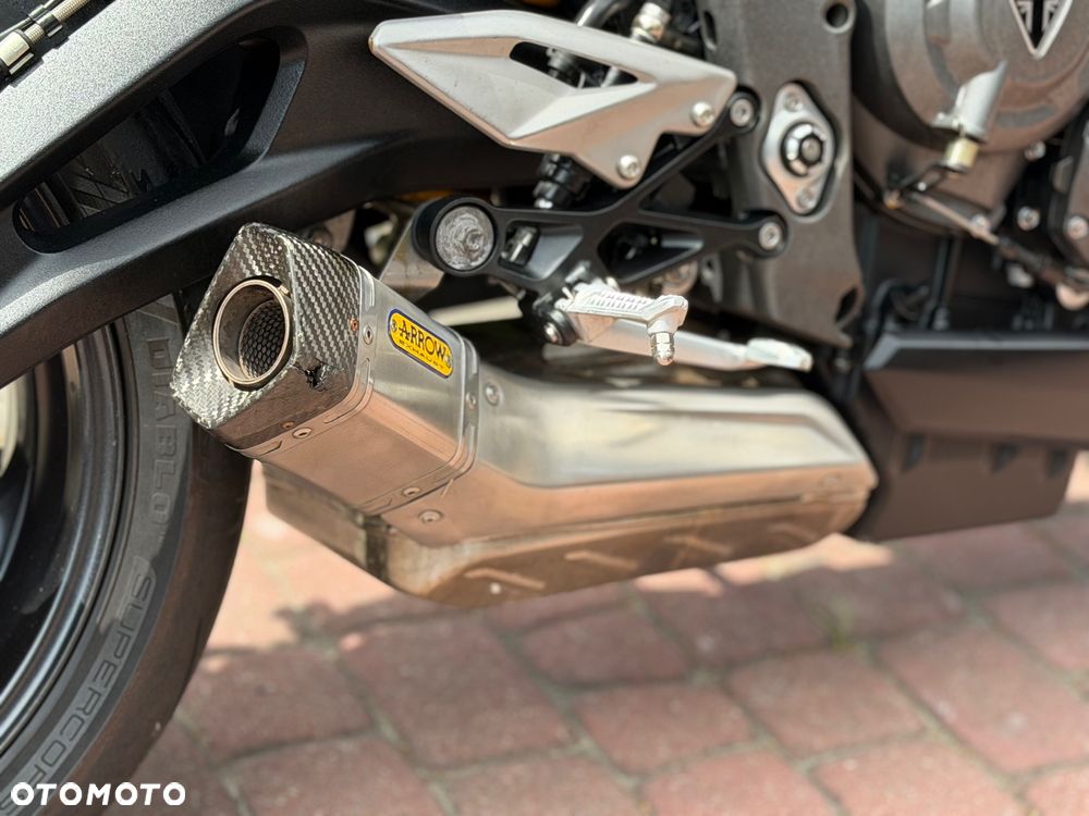 Triumph Street Triple - 22