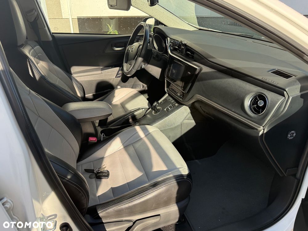 Toyota Auris - 10