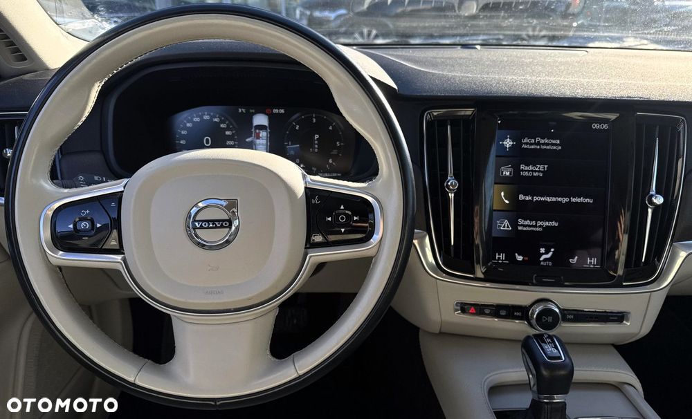 Volvo V90 Cross Country - 12