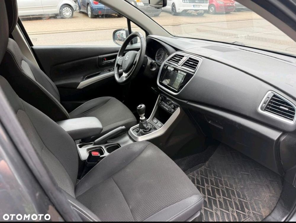 Suzuki SX4 S-Cross 1.4 T Premium - 4