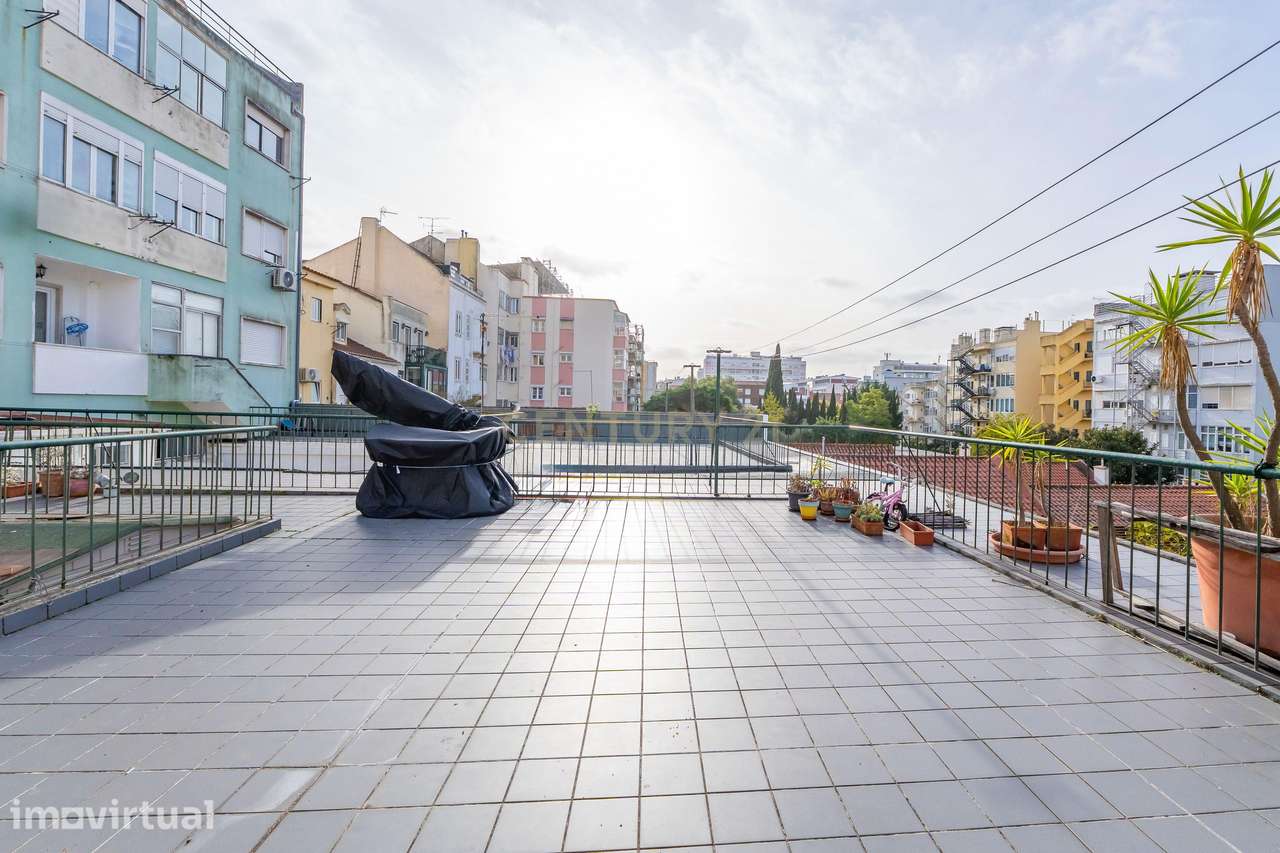 T2 na Lapa, com terraço privativo de 48 m², junto ao Jardim da Estrela - Grande imagem: 2/23