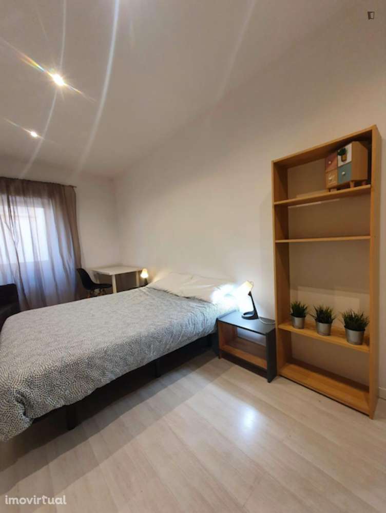 Quarto - localizado em Baixa Coimbra - Grande imagem: 3/12