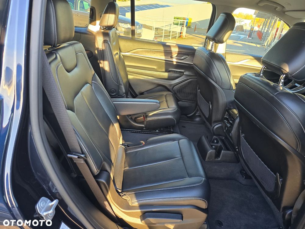 Jeep Grand Cherokee - 21