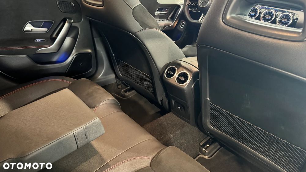 Mercedes-Benz CLA 200 mHEV AMG Line 7G-DCT - 32