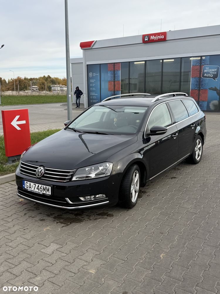 Volkswagen Passat - 1