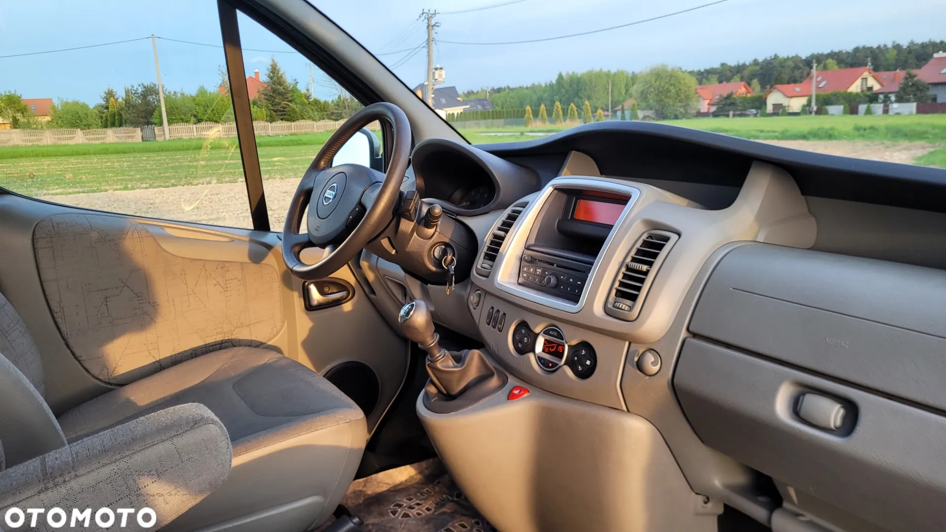 Renault Trafic 2.0 dCi 115 FAP Grand Passenger Black Edition - 14