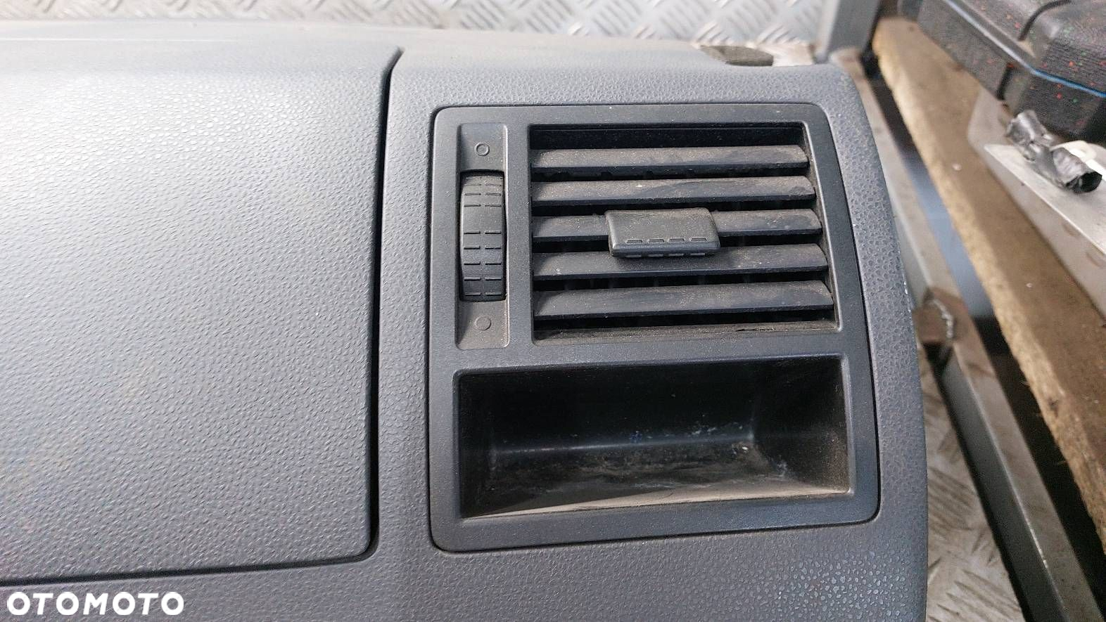 KOKPIT DESKA ROZDZIELCZA VW TRANSPORTER T5 - 5