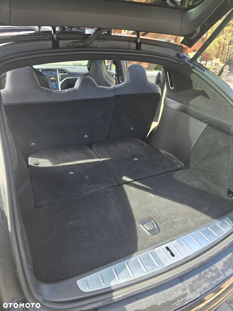 Tesla Model X - 19