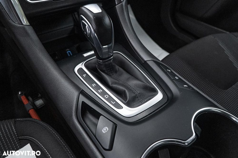 Ford Mondeo 2.0 HEV Titanium - 30