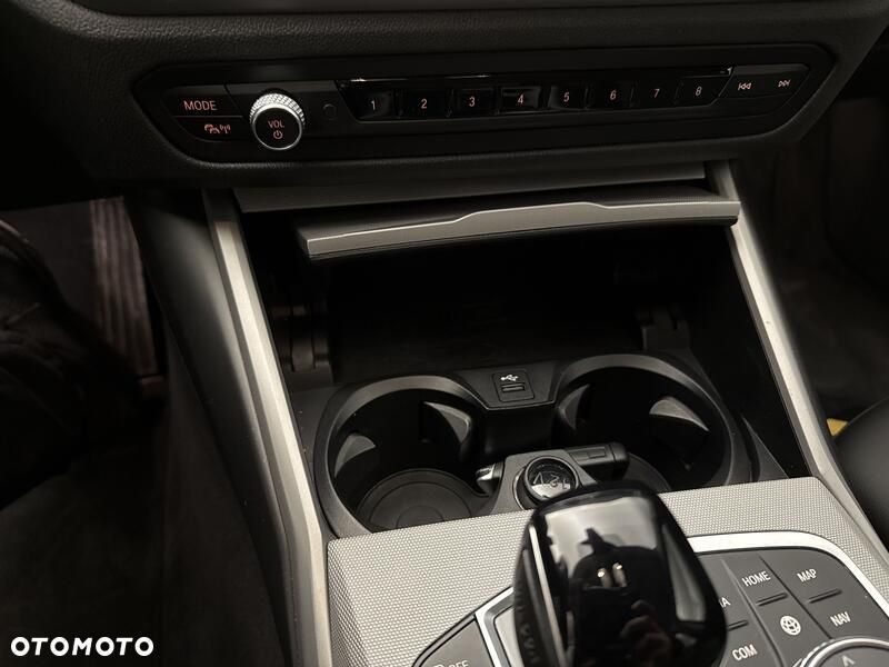 BMW Seria 3 318i - 17