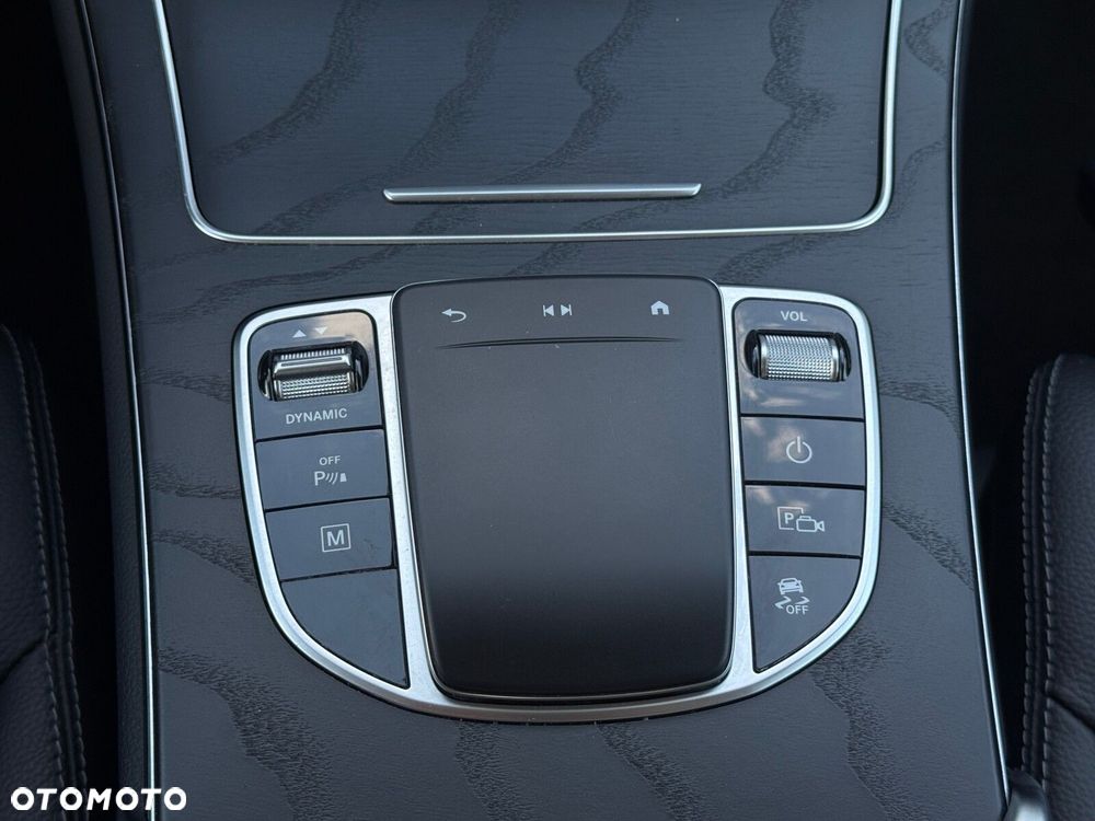 Mercedes-Benz GLC - 21