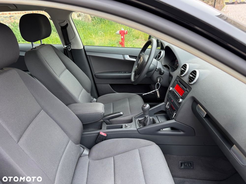 Audi A3 Sportback 1.6 Attraction - 12