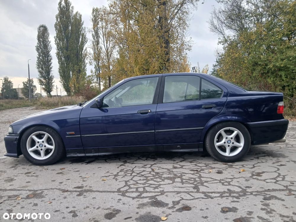 BMW Seria 3 316i - 32