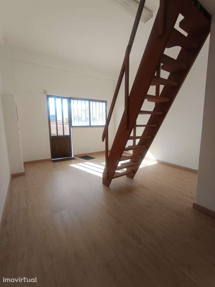 Escritório de 16m² no centro de Coimbra com boas ligações - Grande imagem: 3/7