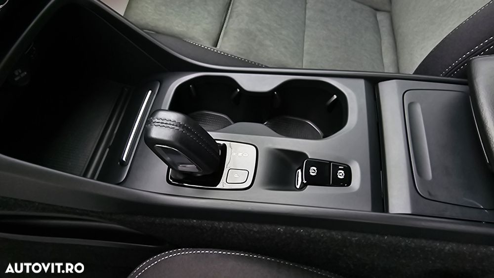 Volvo XC 40 T3 AT8 Momentum Pro - 17