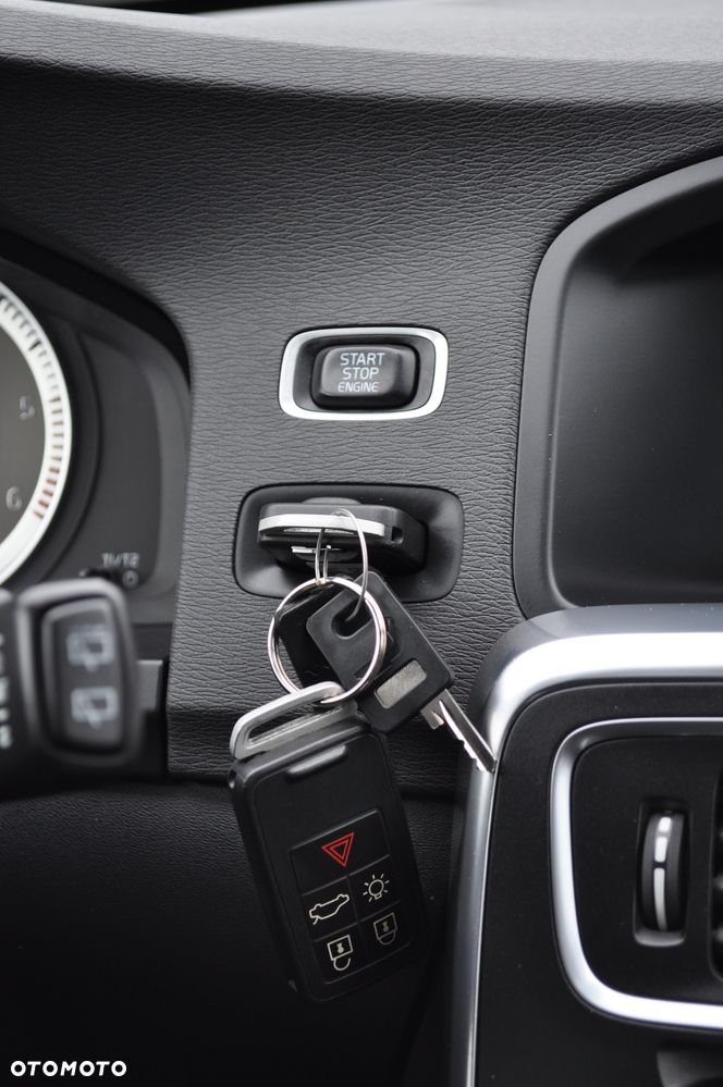 Volvo V60 D4 Geartronic Momentum - 26